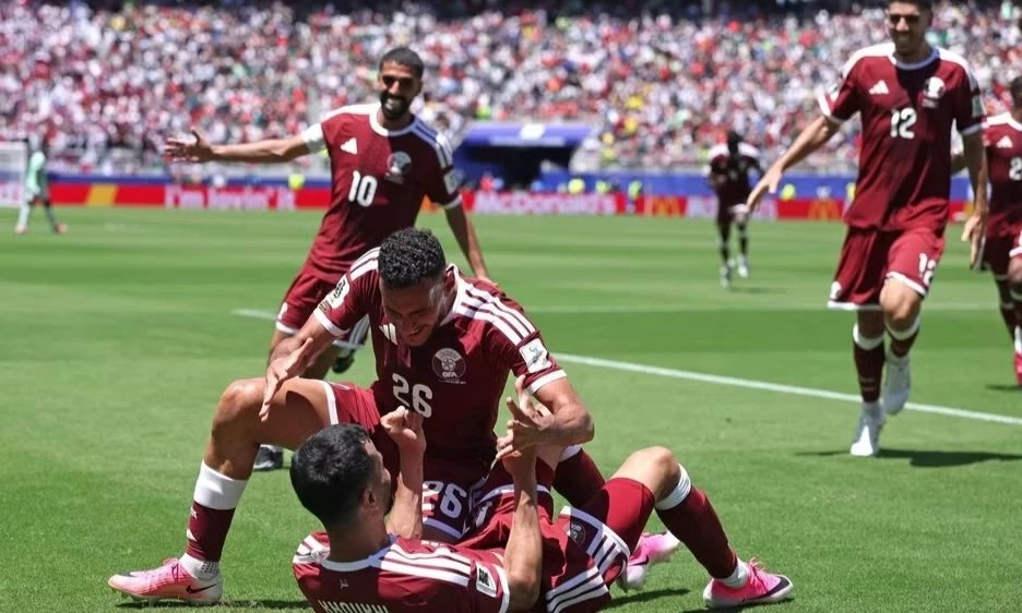 Qatar gi&agrave;nh điểm lịch sử tại World Cup sau trận h&ograve;a Thụy Sĩ