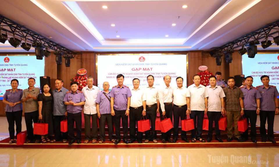 Viện Kiểm s&aacute;t nh&acirc;n d&acirc;n tỉnh gặp mặt c&aacute;n bộ hưu tr&iacute;