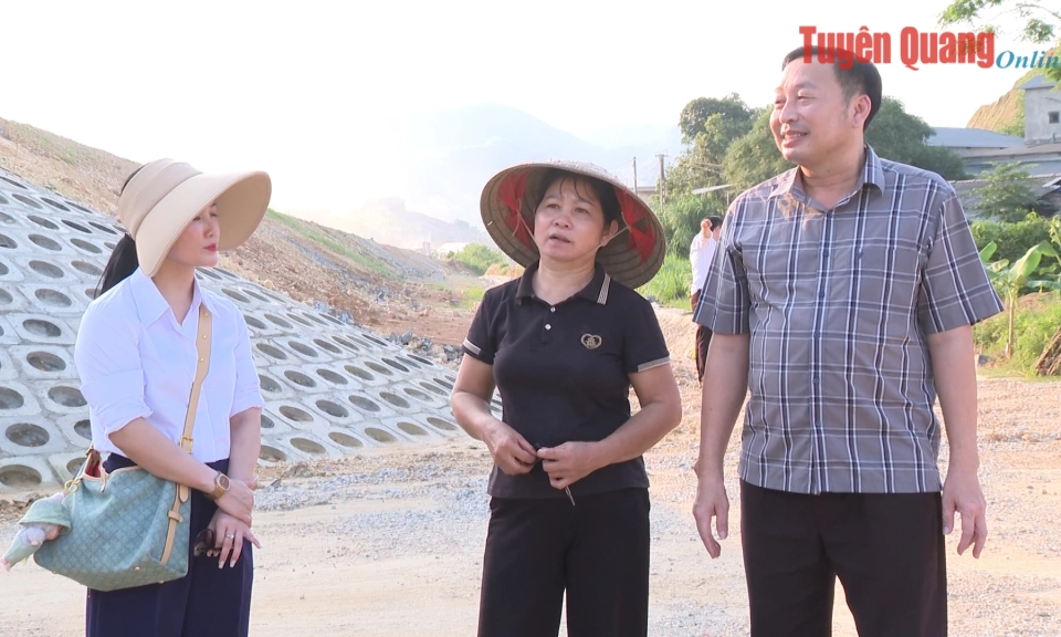 &Yacute; Đảng l&ograve;ng d&acirc;n tr&ecirc;n v&ugrave;ng đất 135
