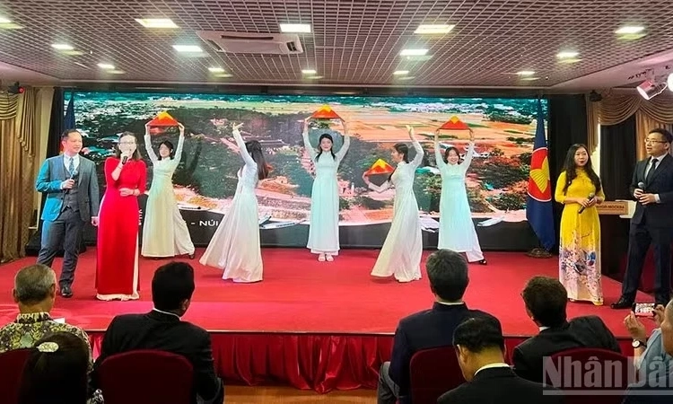 Việt Nam đ&oacute;ng vai tr&ograve; đặc biệt trong quan hệ giữa Nga và ASEAN