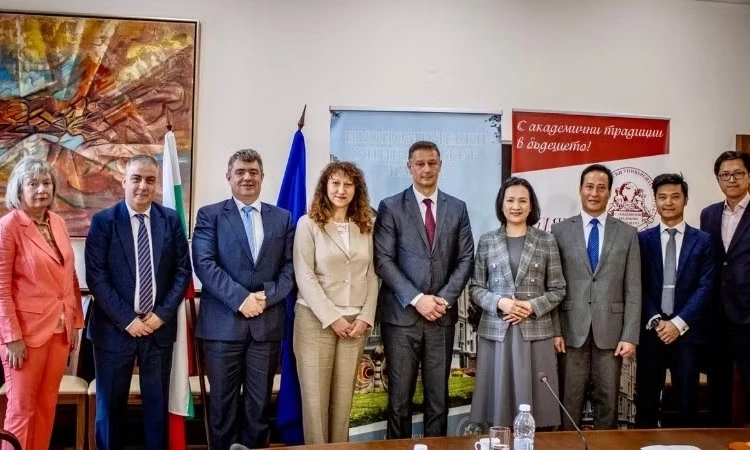 Việt Nam tăng cường kết nối với c&aacute;c đối t&aacute;c Bulgaria v&agrave; ch&acirc;u &Acirc;u trong lĩnh vực năng lượng hạt nh&acirc;n