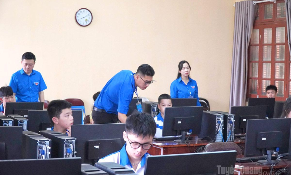 100 học sinh tham gia Hội thi Tin học trẻ tỉnh Tuy&ecirc;n Quang năm 2026