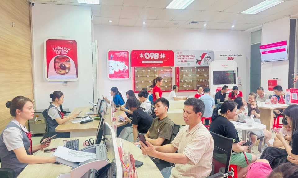 Viettel điều chỉnh giờ hoạt động của hệ thống cửa h&agrave;ng tr&ecirc;n to&agrave;n quốc phục vụ kh&aacute;ch h&agrave;ng x&aacute;c thực th&ocirc;ng tin thu&ecirc; bao