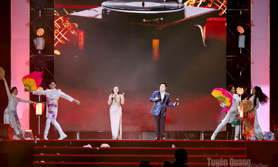 &ldquo;Sound of Love&rdquo; thắp s&aacute;ng đ&ecirc;m nghệ thuật giữa l&ograve;ng Danko Center