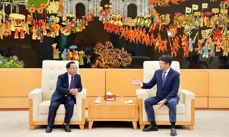 Ủy vi&ecirc;n Bộ Ch&iacute;nh trị, Ph&oacute; Thủ tướng, Bộ trưởng Tư ph&aacute;p L&agrave;o bắt đầu chuyến thăm v&agrave; l&agrave;m việc tại Việt Nam