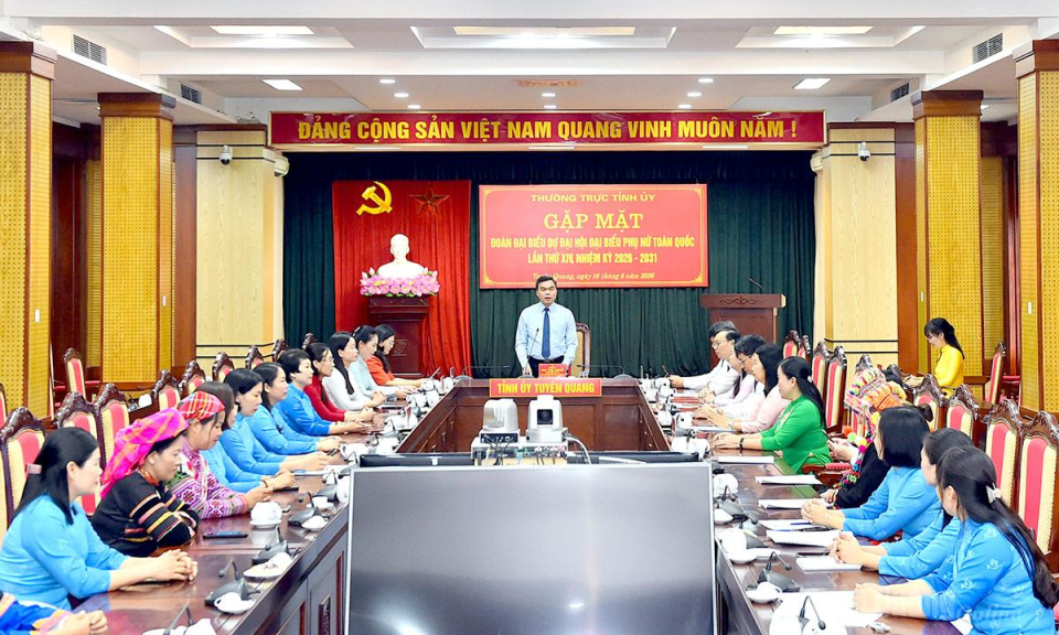 Thường trực Tỉnh ủy gặp mặt Đo&agrave;n đại biểu dự Đại hội đại biểu Phụ nữ to&agrave;n quốc lần thứ XIV