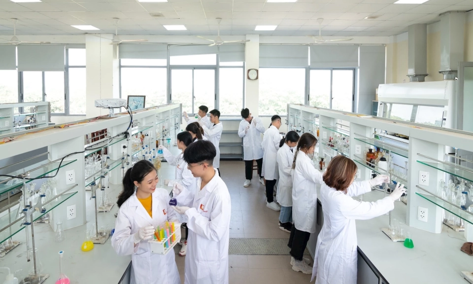T&aacute;i cấu tr&uacute;c ph&ograve;ng th&iacute; nghiệm trọng điểm quốc gia: X&acirc;y nền cho năng lực l&agrave;m chủ c&ocirc;ng nghệ chiến lược