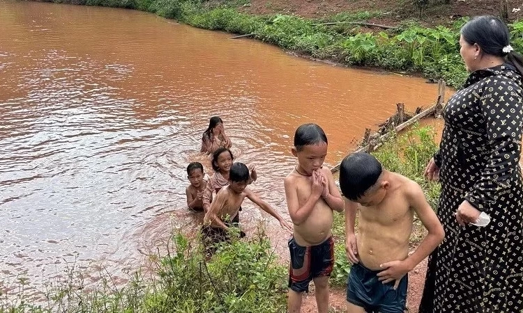Tăng cường truyền th&ocirc;ng, ph&ograve;ng chống đuối nước đến trẻ em ở bi&ecirc;n giới