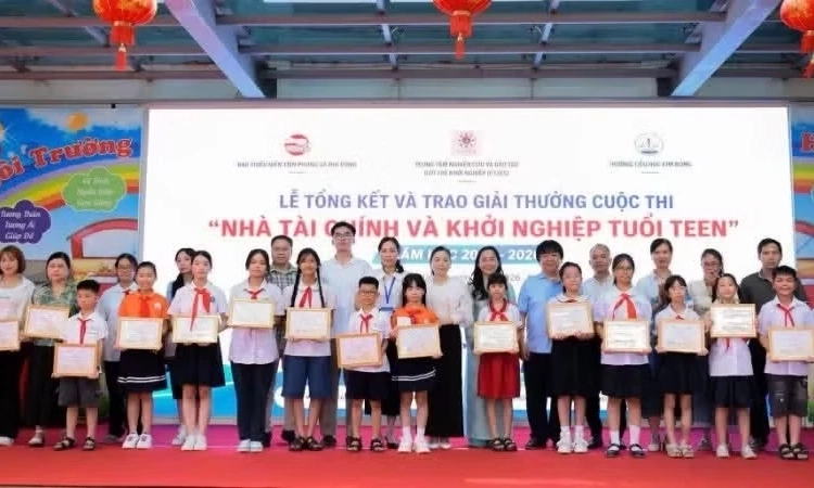Trẻ em bước v&agrave;o đời sống t&agrave;i ch&iacute;nh ng&agrave;y c&agrave;ng sớm