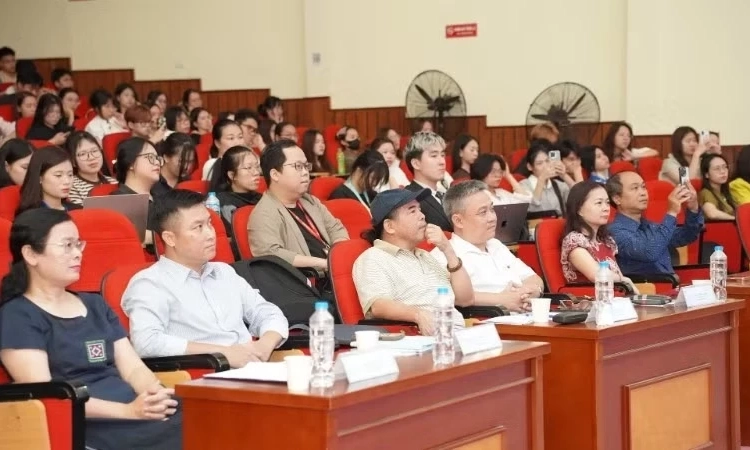 Gắn đ&agrave;o tạo b&aacute;o ch&iacute; với thực tiễn nghề nghiệp