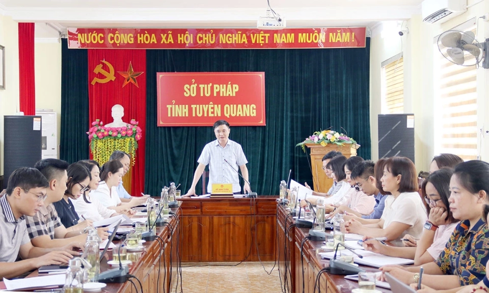 Ph&oacute; Chủ tịch UBND tỉnh Đỗ Anh Tuấn l&agrave;m việc với Sở Tư ph&aacute;p