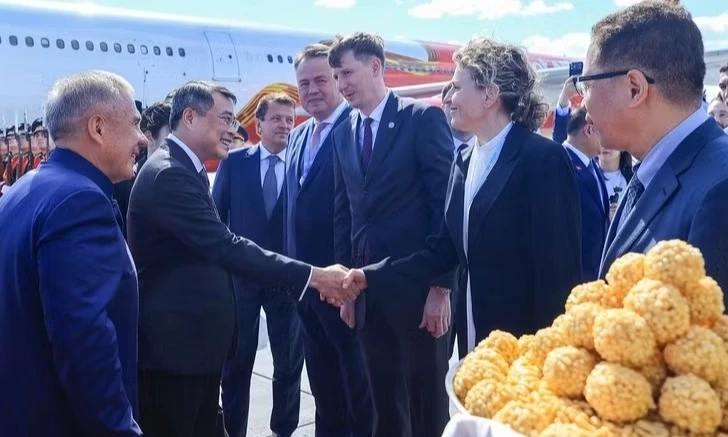 Thủ tướng L&ecirc; Minh Hưng đến Kazan bắt đầu chuyến c&ocirc;ng t&aacute;c tại Li&ecirc;n bang Nga