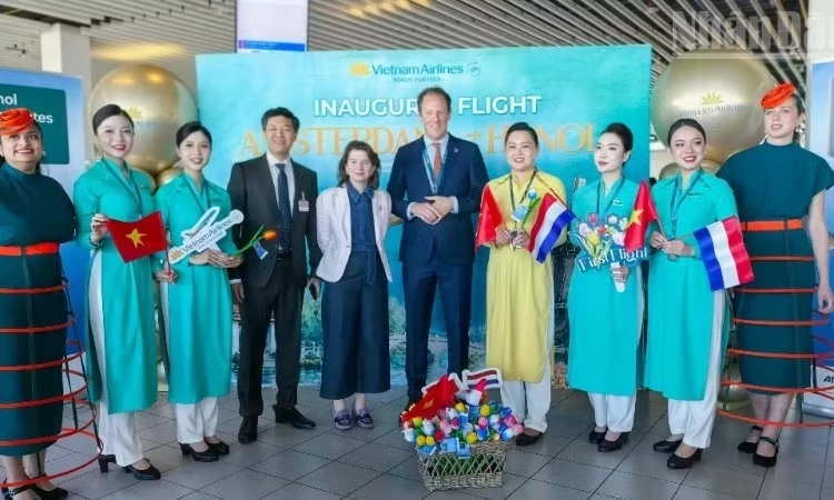 Vietnam Airlines ch&iacute;nh thức khai th&aacute;c đường bay thẳng Amsterdam-H&agrave; Nội