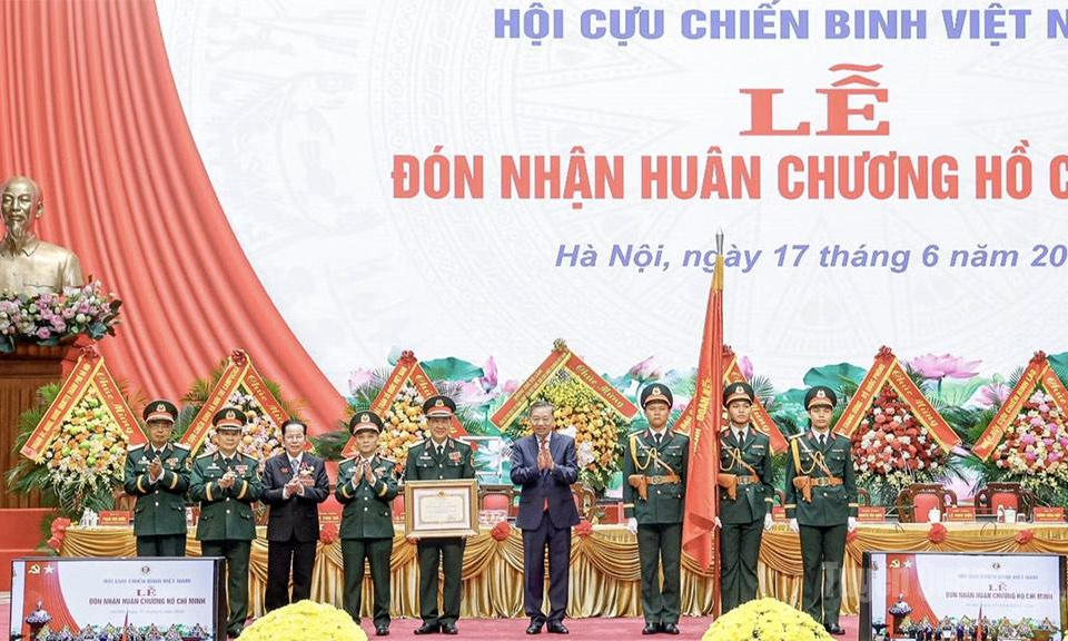 [Ảnh] Tổng B&iacute; thư, Chủ tịch nước T&ocirc; L&acirc;m dự Đại hội đại biểu to&agrave;n quốc Hội Cựu chiến binh lần thứ VIII