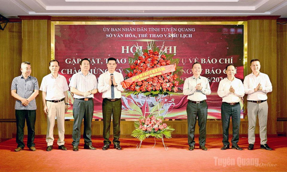 Gặp mặt, trao đổi nghiệp vụ về b&aacute;o ch&iacute; nh&acirc;n dịp kỷ niệm 101 năm Ng&agrave;y B&aacute;o ch&iacute; C&aacute;ch mạng Việt Nam
