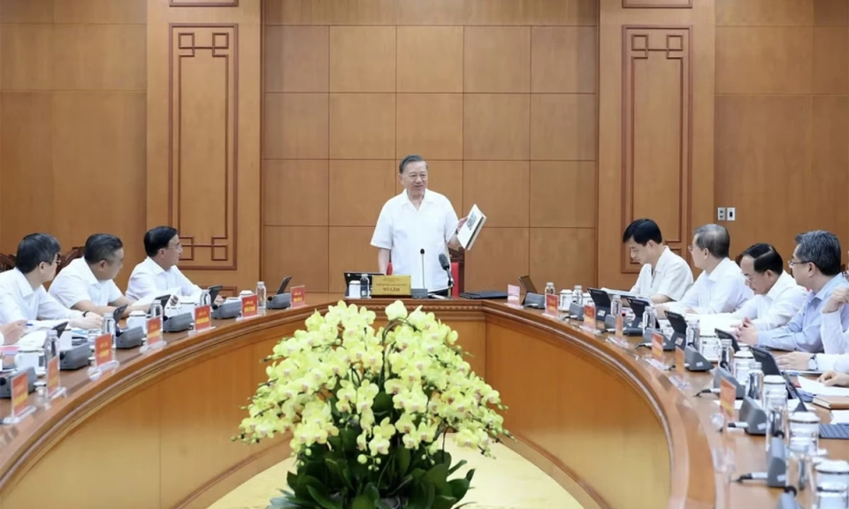 L&agrave;m r&otilde; th&agrave;nh tựu vĩ đại v&agrave; định hướng l&atilde;nh đạo ph&aacute;t triển đất nước trong 100 năm tới