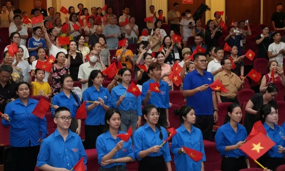 Thanh H&oacute;a: Chương tr&igrave;nh nghệ thuật đặc biệt &ldquo;B&aacute;c Hồ - Hai tiếng thi&ecirc;ng li&ecirc;ng&rdquo; - Kỷ niệm 115 năm Ng&agrave;y B&aacute;c Hồ ra đi t&igrave;m đường cứu nước