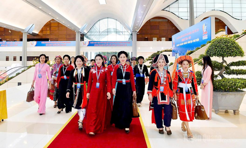 Đo&agrave;n đại biểu tỉnh Tuy&ecirc;n Quang dự phi&ecirc;n trọng thể Đại hội đại biểu Phụ nữ to&agrave;n quốc lần thứ XIV
