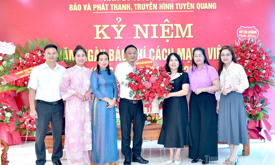 C&aacute;c cơ quan, đơn vị thăm, ch&uacute;c mừng B&aacute;o v&agrave; ph&aacute;t thanh, truyền h&igrave;nh Tuy&ecirc;n Quang nh&acirc;n Ng&agrave;y B&aacute;o ch&iacute; C&aacute;ch mạng Việt Nam