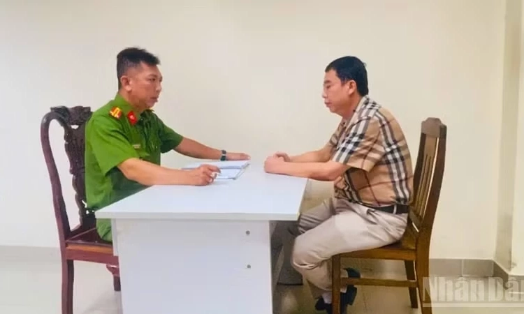 Khởi tố, tạm giam đối tượng lừa đảo chiếm đoạt 250 triệu đồng