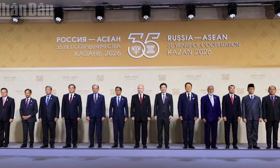 [Ảnh] Thủ tướng L&ecirc; Minh Hưng chụp ảnh chung c&ugrave;ng c&aacute;c Trưởng đo&agrave;n dự Hội nghị cấp cao ASEAN-Nga