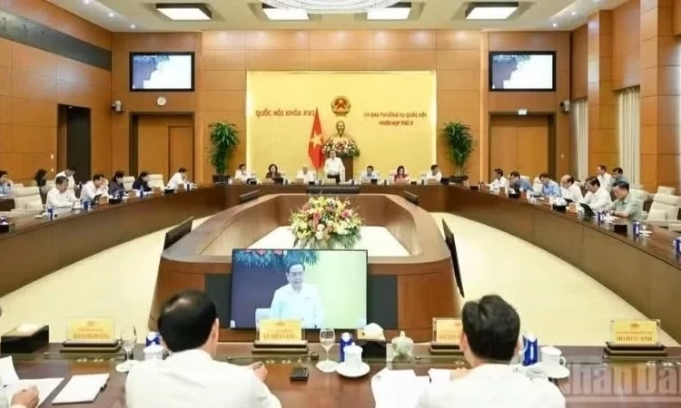 C&ocirc;ng bố c&aacute;c nghị quyết của Ủy ban Thường vụ Quốc hội kh&oacute;a XVI