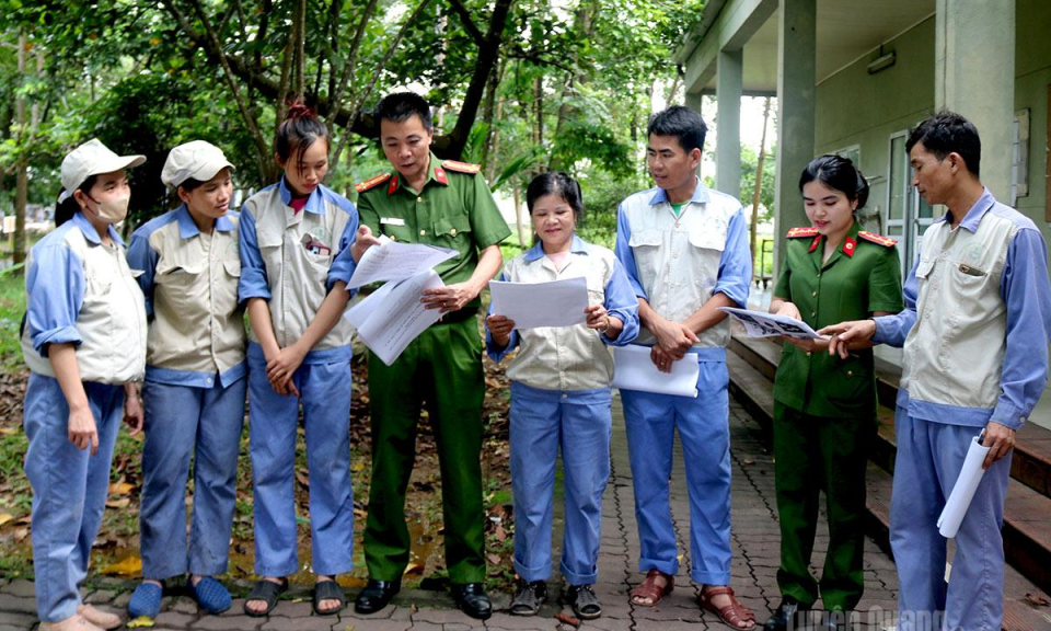 Tuy&ecirc;n truyền ph&aacute;p luật cho đo&agrave;n vi&ecirc;n, c&ocirc;ng nh&acirc;n lao động