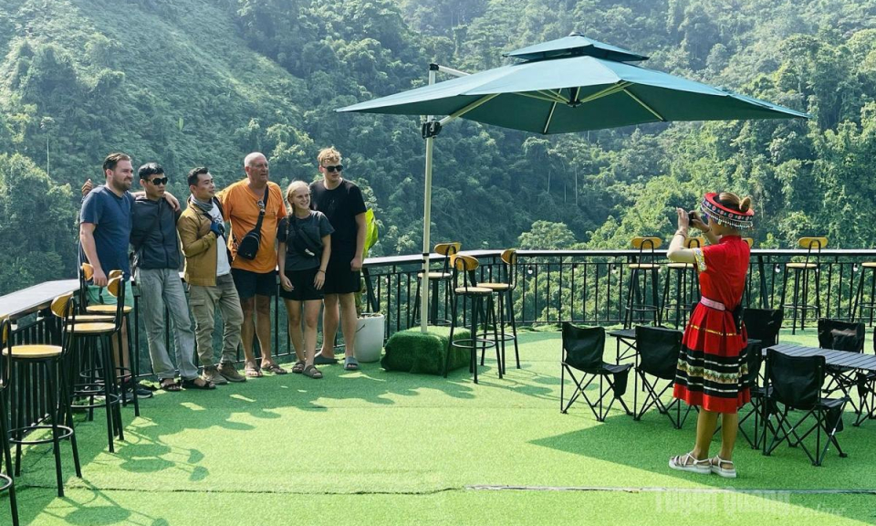 Đ&aacute;nh thức Thuận H&ograve;a