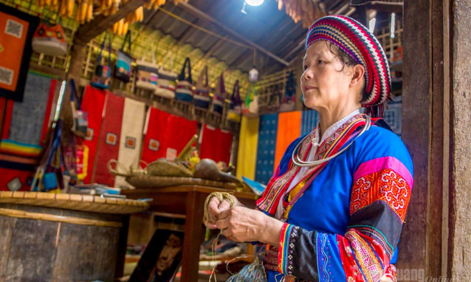 &ldquo;Qu&yacute; b&agrave;&rdquo; vải lanh