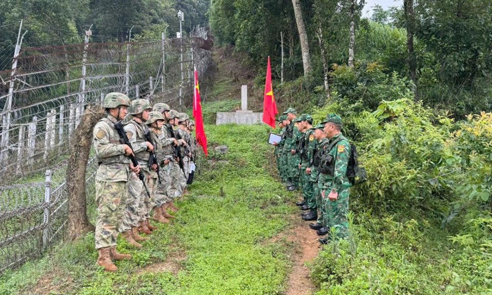Đồn Bi&ecirc;n ph&ograve;ng Nghĩa Thuận tổ chức tuần tra song phương tr&ecirc;n tuyến bi&ecirc;n giới