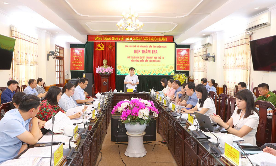 Thẩm tra c&aacute;c dự thảo nghị quyết tr&igrave;nh Kỳ họp thứ tư HĐND tỉnh kh&oacute;a XX