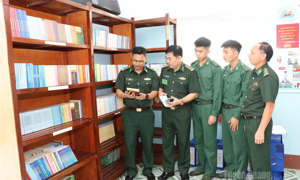 Bộ Tư lệnh Bộ đội Bi&ecirc;n ph&ograve;ng kiểm tra c&ocirc;ng t&aacute;c bi&ecirc;n ph&ograve;ng tại Tuy&ecirc;n Quang
