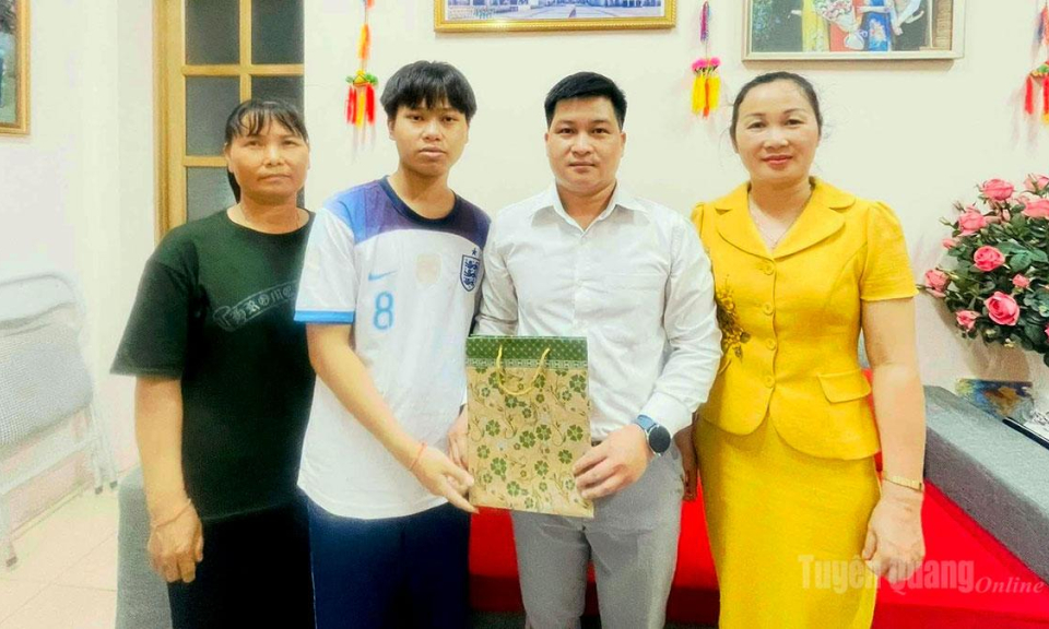 Tr&ecirc;n 62 triệu đồng hỗ trợ em Nguyễn Văn T&uacute;