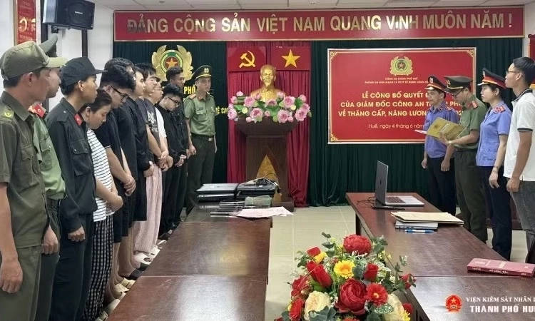 Khởi tố 7 bị can trong vụ &aacute;n sử dụng mạng m&aacute;y t&iacute;nh chiếm đoạt t&agrave;i sản