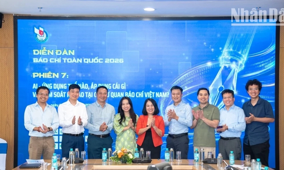 B&aacute;o ch&iacute; ứng dụng v&agrave; kiểm so&aacute;t c&ocirc;ng nghệ để bắt kịp xu hướng