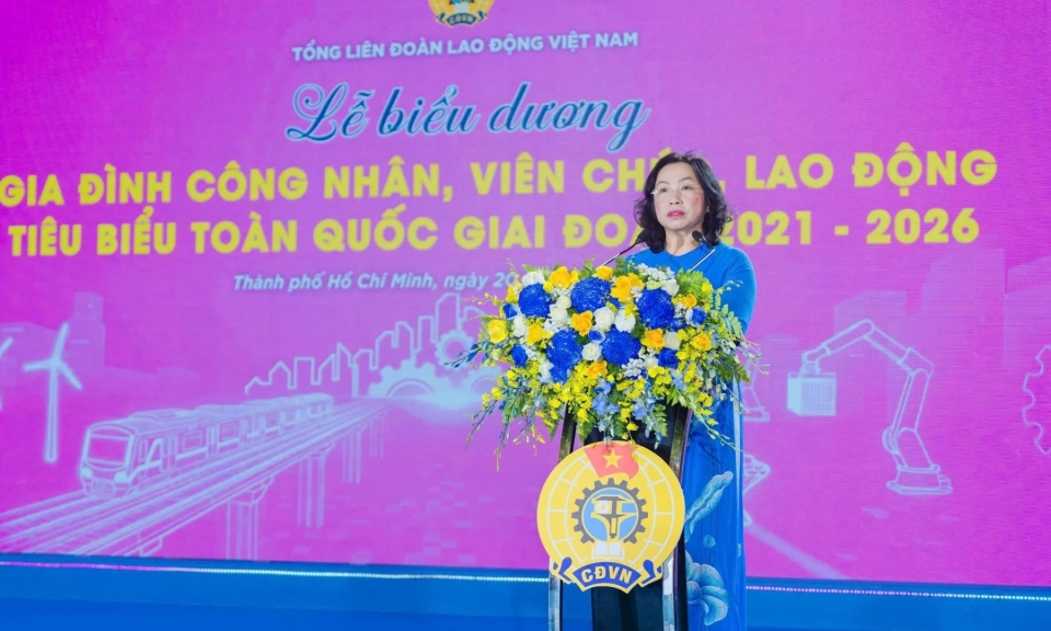 T&ocirc;n vinh 95 gia đ&igrave;nh c&ocirc;ng nh&acirc;n vi&ecirc;n chức lao động ti&ecirc;u biểu lan tỏa gi&aacute; trị gia đ&igrave;nh Việt