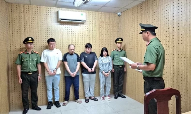 C&ocirc;ng an Th&agrave;nh phố Hồ Ch&iacute; Minh xử l&yacute; h&agrave;ng trăm người nước ngo&agrave;i vi phạm ph&aacute;p luật Việt Nam