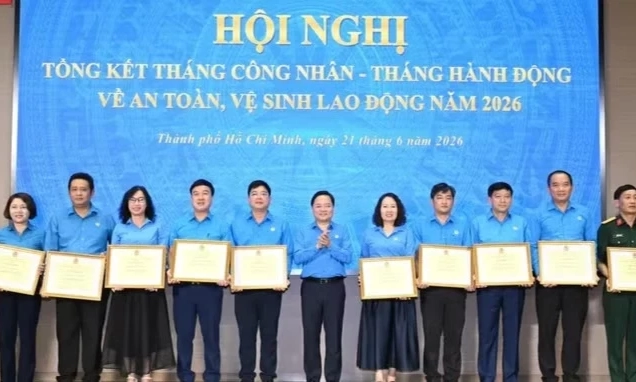 Hơn 18 ngh&igrave;n &yacute; kiến của người lao động được giải quyết kịp thời