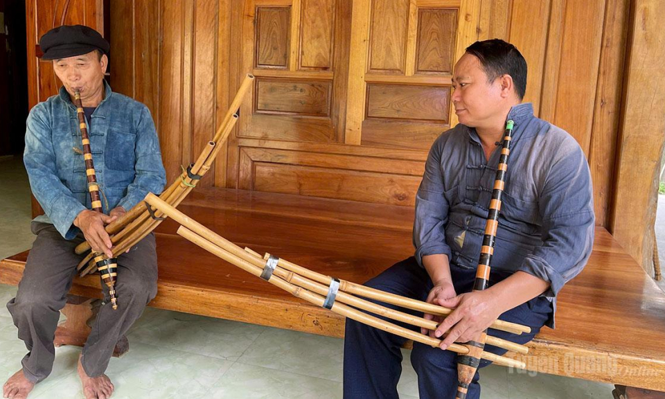 Lưu giữ điệu kh&egrave;n M&ocirc;ng