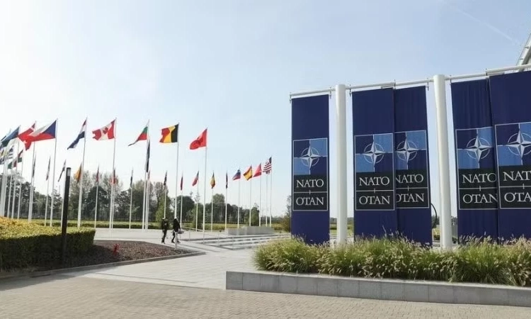 Trật tự v&agrave; sức &eacute;p mới với NATO