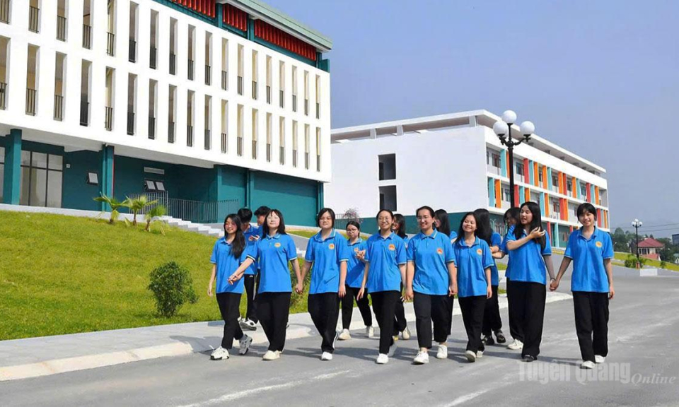 Hiệu trưởng c&aacute;c trường được ph&acirc;n cấp giải quyết thủ tục tiếp nhận v&agrave; chuyển trường đối với học sinh