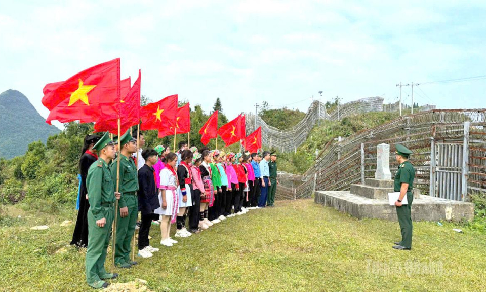 Tuổi trẻ thắp lửa bi&ecirc;n cương