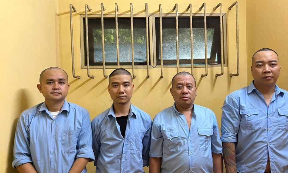Triệt ph&aacute; ổ nh&oacute;m c&aacute; độ b&oacute;ng đ&aacute; h&agrave;ng chục tỷ đồng