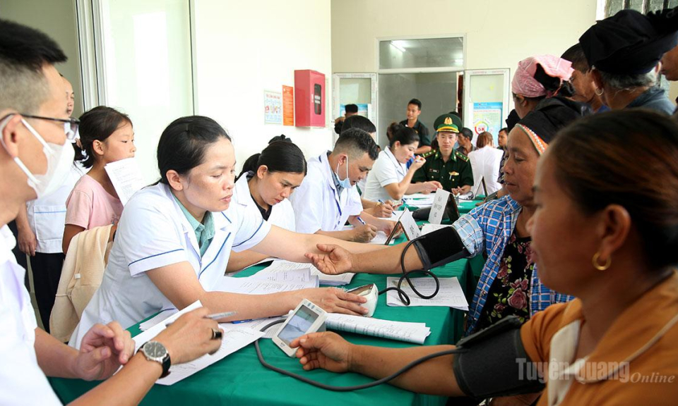 Chương tr&igrave;nh chăm s&oacute;c sức khỏe Nh&acirc;n d&acirc;n tại x&atilde; bi&ecirc;n giới Bạch Đ&iacute;ch