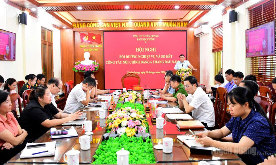 Giữ vững ổn định để ph&aacute;t triển kinh tế - x&atilde; hội