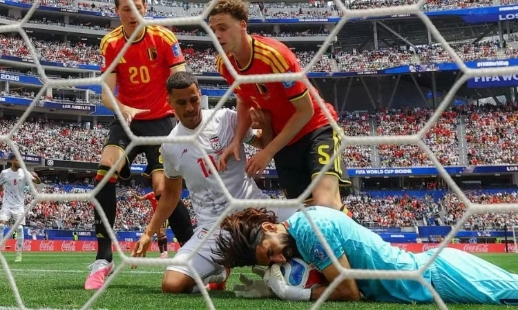 H&agrave;nh tr&igrave;nh phi thường đưa thủ m&ocirc;n Iran từ người v&ocirc; gia cư th&agrave;nh người h&ugrave;ng World Cup 2026