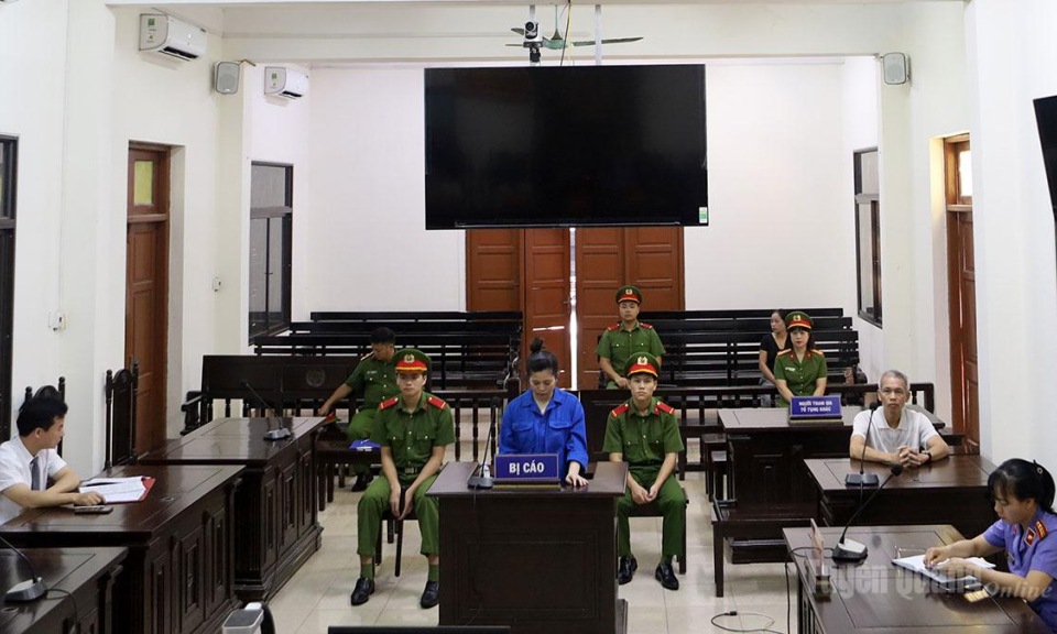 14 năm t&ugrave; v&igrave; lừa đảo