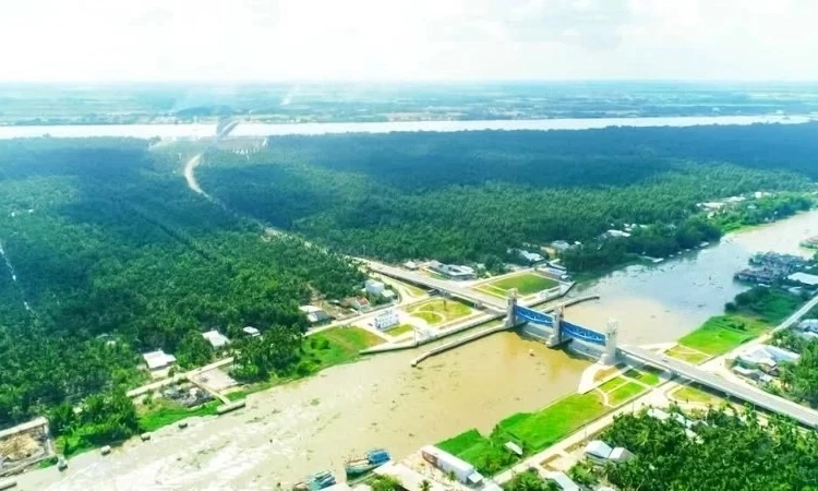 Ứng ph&oacute; x&acirc;m nhập mặn trong m&ugrave;a kh&ocirc;