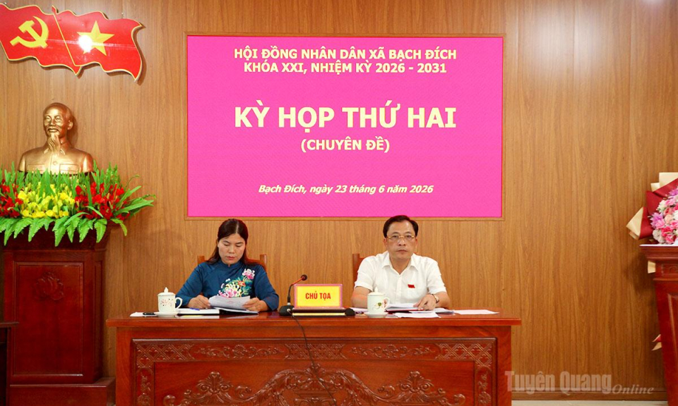 HĐND x&atilde; Bạch Đ&iacute;ch th&ocirc;ng qua Nghị quyết sắp xếp, tổ chức lại c&aacute;c th&ocirc;n
