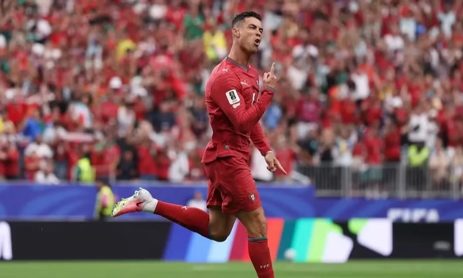 Ronaldo lập c&uacute; đ&uacute;p, Bồ Đ&agrave;o Nha đại thắng 5-0 Uzbekistan